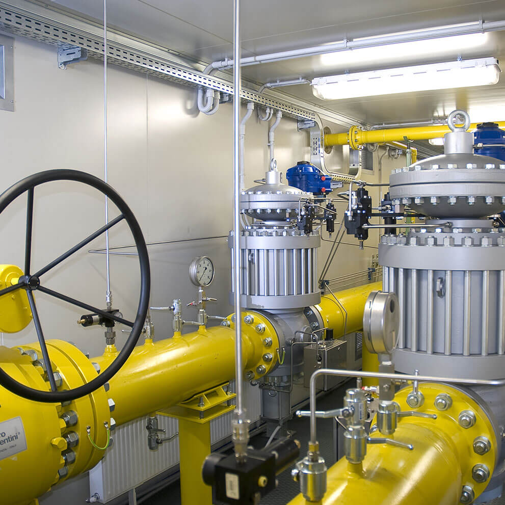 High - medium pressure gas regulators